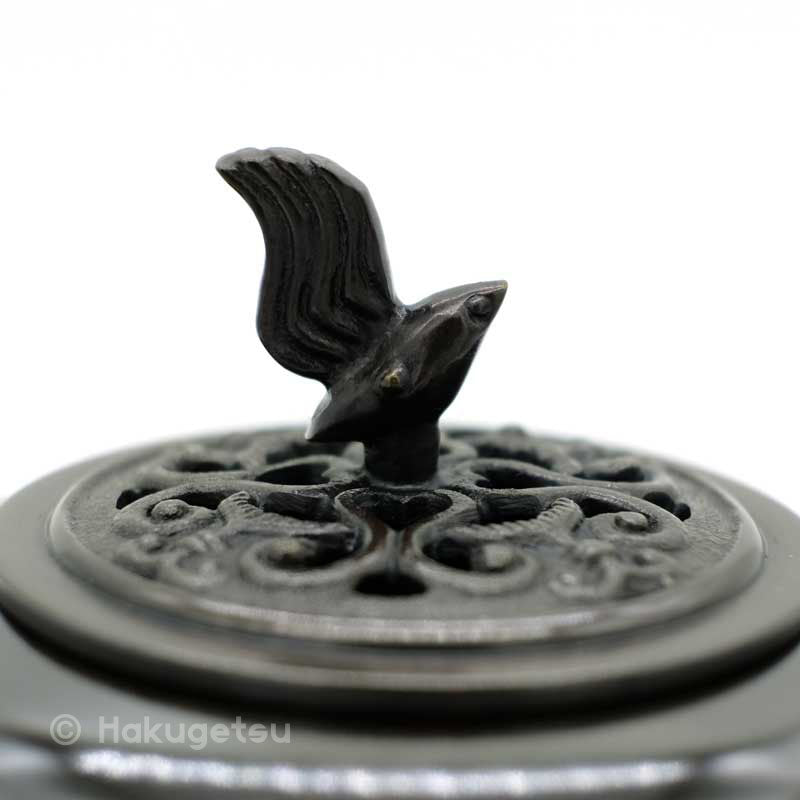 Incense Burner with a Little Bird Lid, Made of Copper - HAKUGETSU
