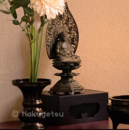 Ebony Wooden Small Pedestal for Buddhist Statue - HAKUGETSU