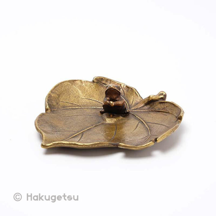 A Frog on a Grape Leaf Design Incense Stick Holder Plate - HAKUGETSU