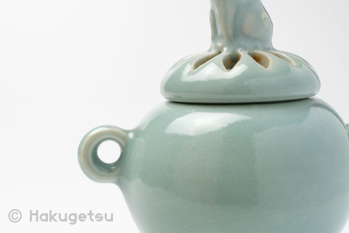 Small Celadon Incense Burner with Lion (Shishi) Lid [secondhand] - HAKUGETSU