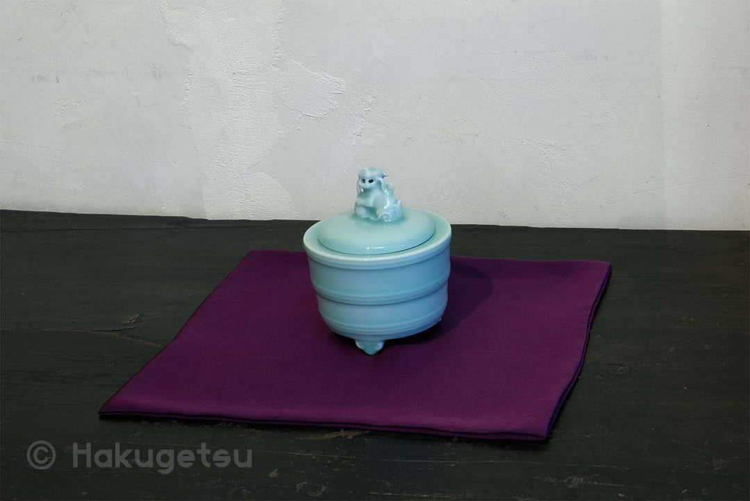 Light Celadon Incense Burner with Lion (Shishi) Lid [Secondhand] - HAKUGETSU