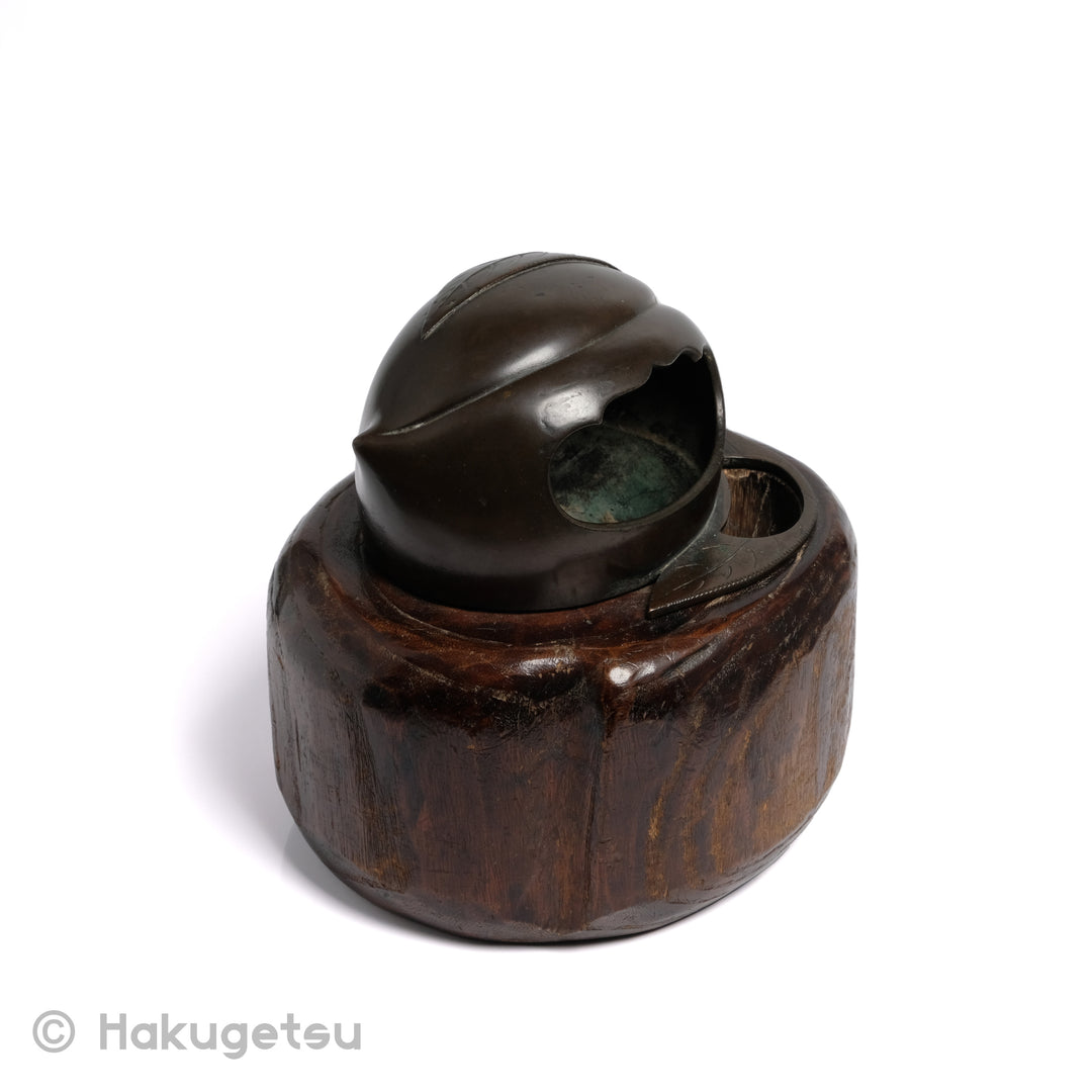 Peach-Shaped Small Copper Brazier with Wooden Base [Secondhand] - HAKUGETSU