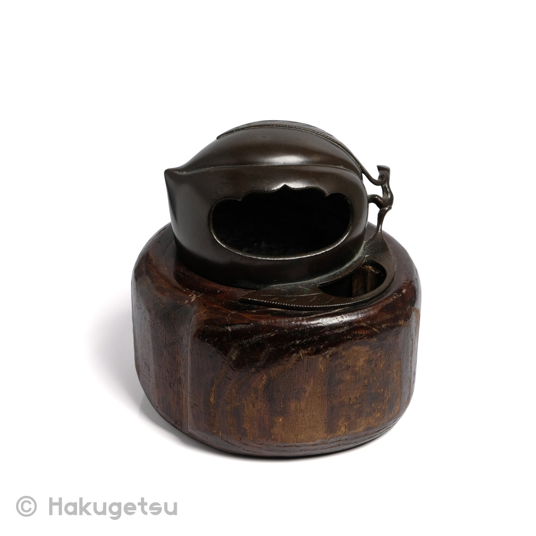 Peach-Shaped Small Copper Brazier with Wooden Base [Secondhand] - HAKUGETSU